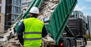 Вывоз строительного мусора в Тынде: услуги лицензированной компании — ПроМусор